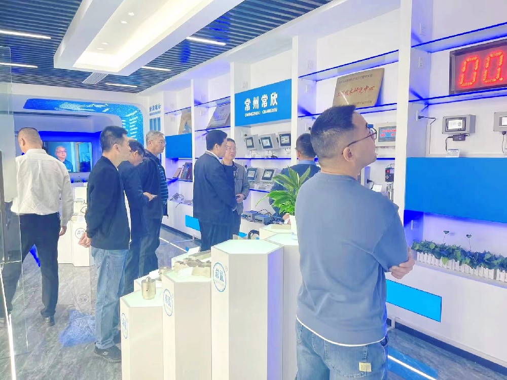 熱烈祝賀中國重型機(jī)械工業(yè)協(xié)會(huì)橋式起重機(jī)專業(yè)委員會(huì)九屆八次理 事會(huì)暨十屆一次會(huì)員大會(huì)在江蘇省常州市召開順利召開并圓滿結(jié)束！
